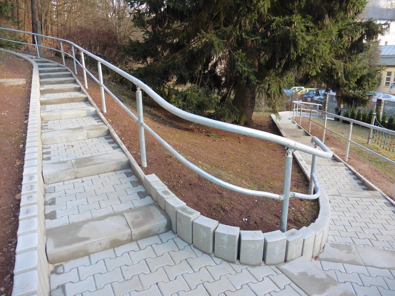 Nové přístupové schodiště MŠ U Kočovny