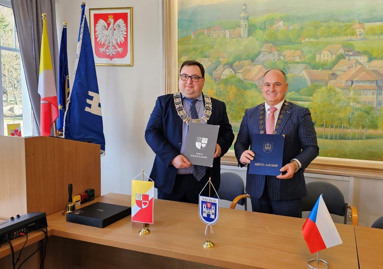 Partnerství měst Náchod a Polanica-Zdrój dnes stvrdili starostové obou měst svými podpisy