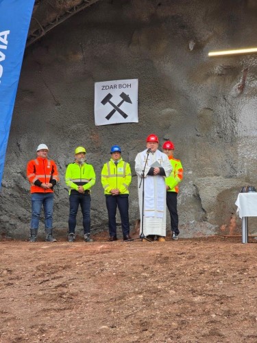 Slavnostn zahjen raby tunelu obchvatu Nchoda