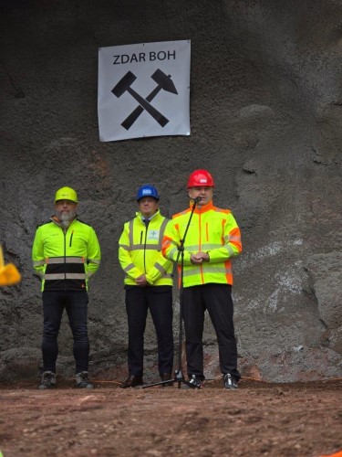 Slavnostn zahjen raby tunelu obchvatu Nchoda