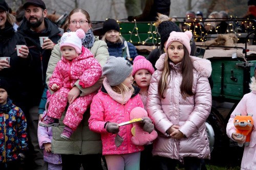 Mikuláše přivítaly v Malých lázních davy návštěvníků