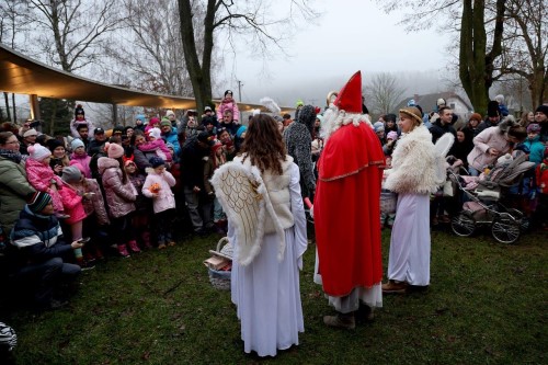 Mikuláše přivítaly v Malých lázních davy návštěvníků