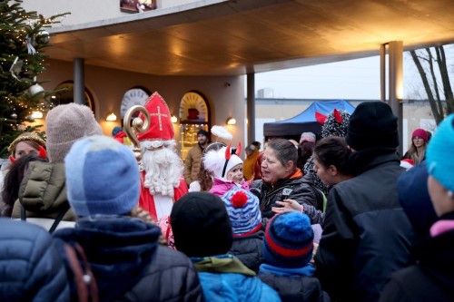 Mikuláše přivítaly v Malých lázních davy návštěvníků
