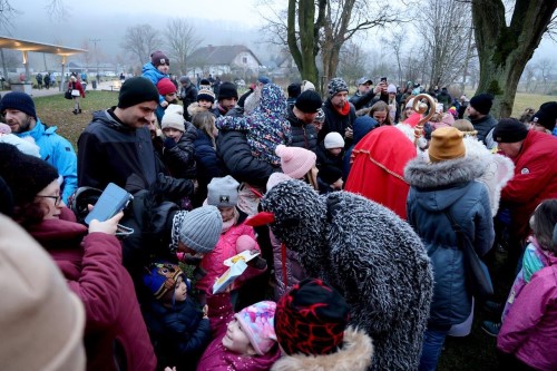 Mikuláše přivítaly v Malých lázních davy návštěvníků