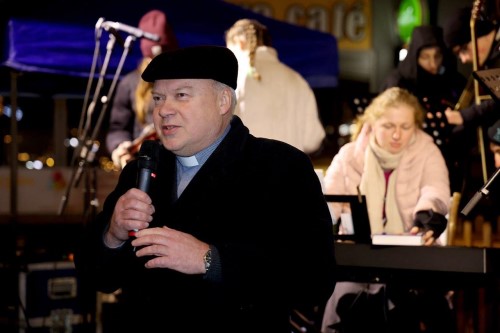 Druh adventn nedle v Nchod  svce nadje je zaplena