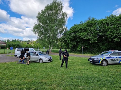 Den s Polici�