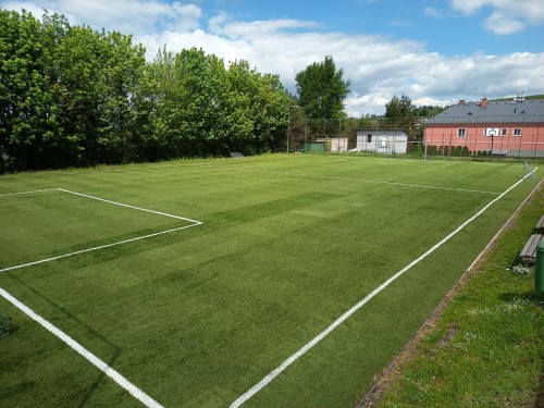 Regenerace umělých trávníků na sportovištích v Náchodě