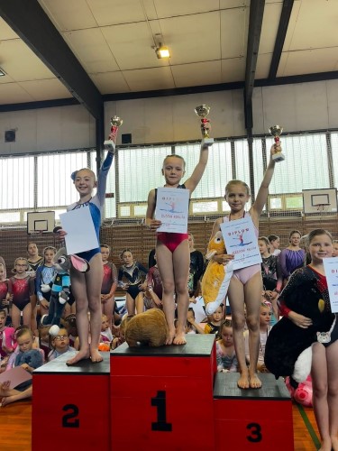 Gymnastky SK Plhov�N�chod usp�ly na z�vodech v Doksech