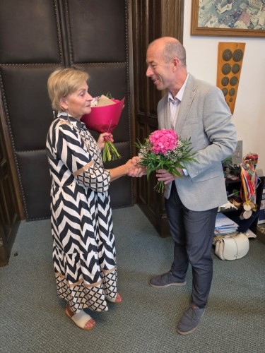 Ocen�n� Pedagog roku 2026 p�evzala v�tvarnice a pedago�ka Jana Matou�ov�