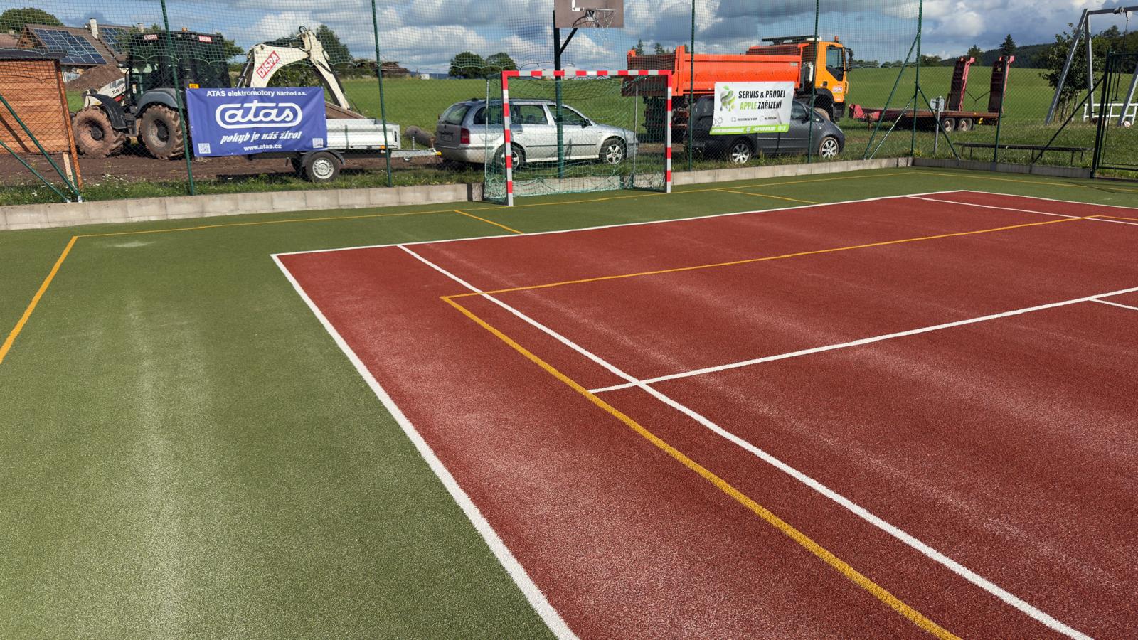Regenerace umělých trávníků na sportovištích v Náchodě
