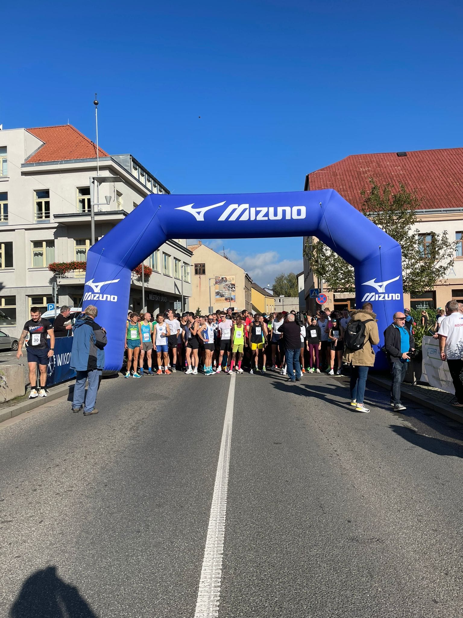 67. ročník silničního běhu HRONOV–NÁCHOD a 6. ročník dětského běžeckého závodu OD RADNICE K RADNICI se blíží