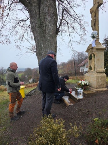 Historický kříž na Lipí