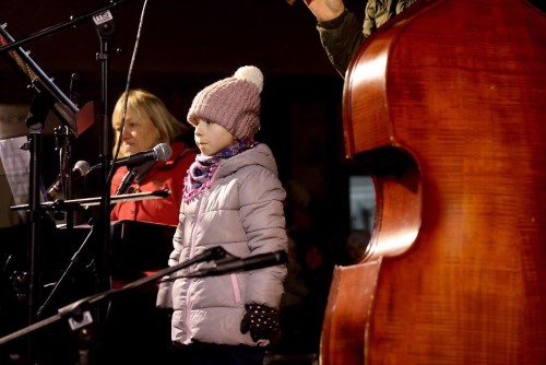 Advent v Nchod je tady! Na Masarykov nmst se rozzil vnon strom.