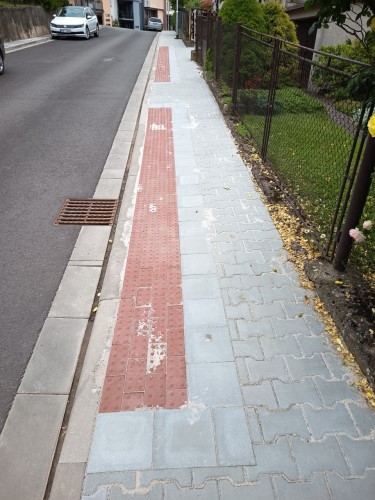 V ulici Pod Homolkou byla dokon�ena druh� etapa rekonstrukce chodn�ku